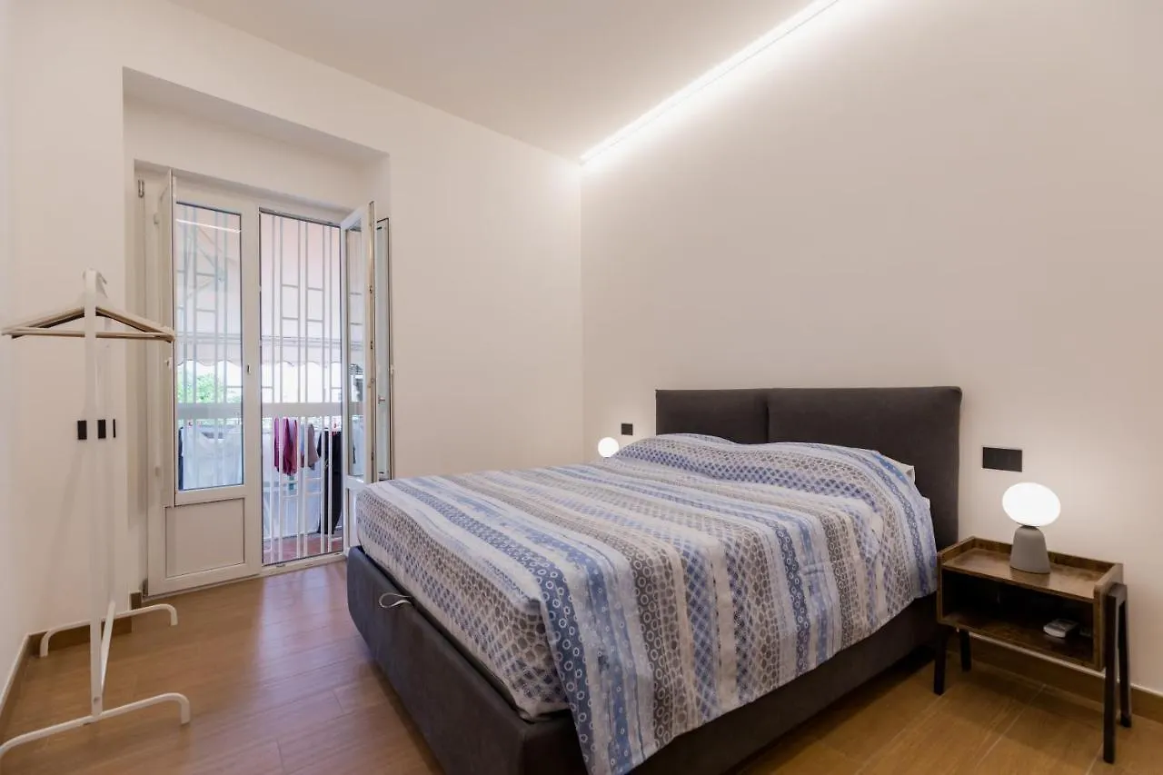 Апартаменты Exclusive Parking Flat X 4 Near Metro 1 Salvator Rosa Неаполь 0*,